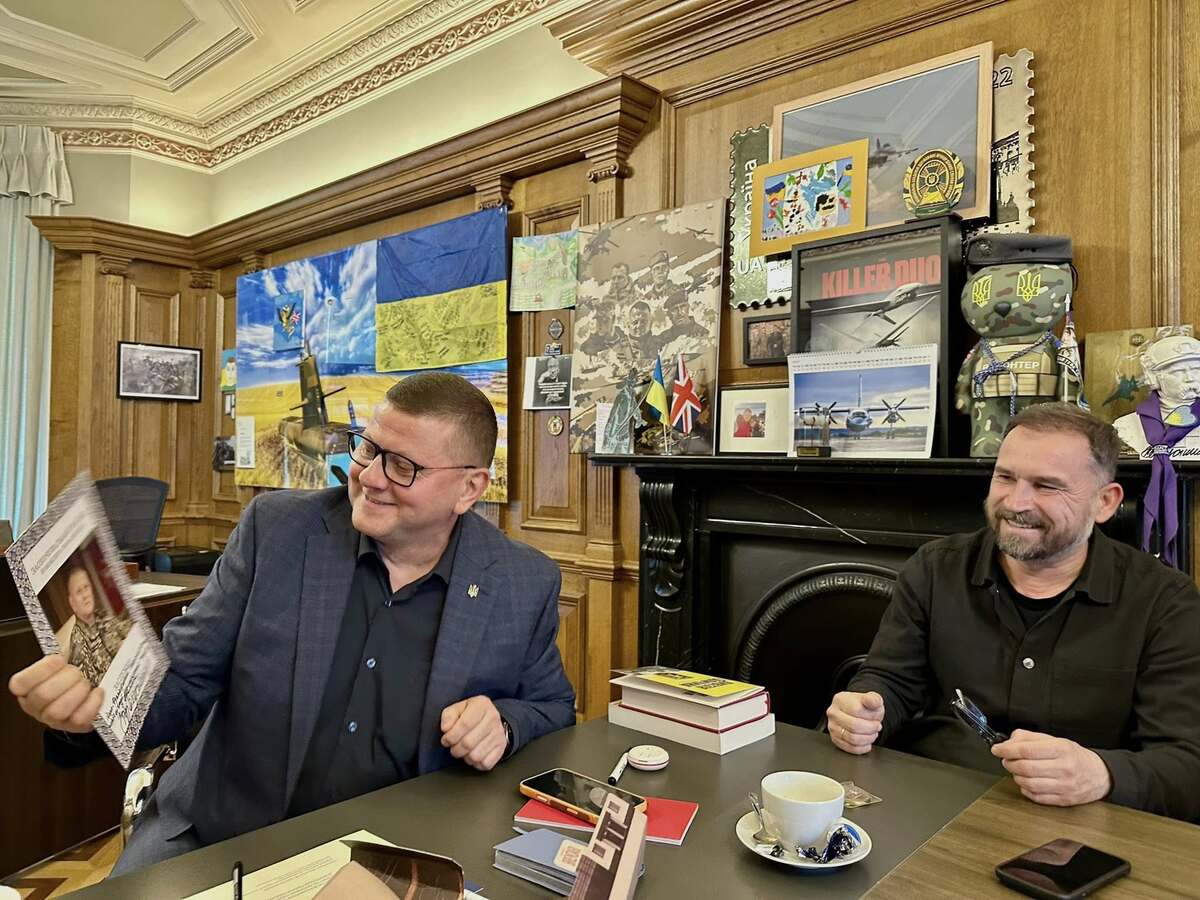 Фото до матеріалу: Актори Франківського драмтеатру зустрілися з Валерієм Залужним у Лондоні