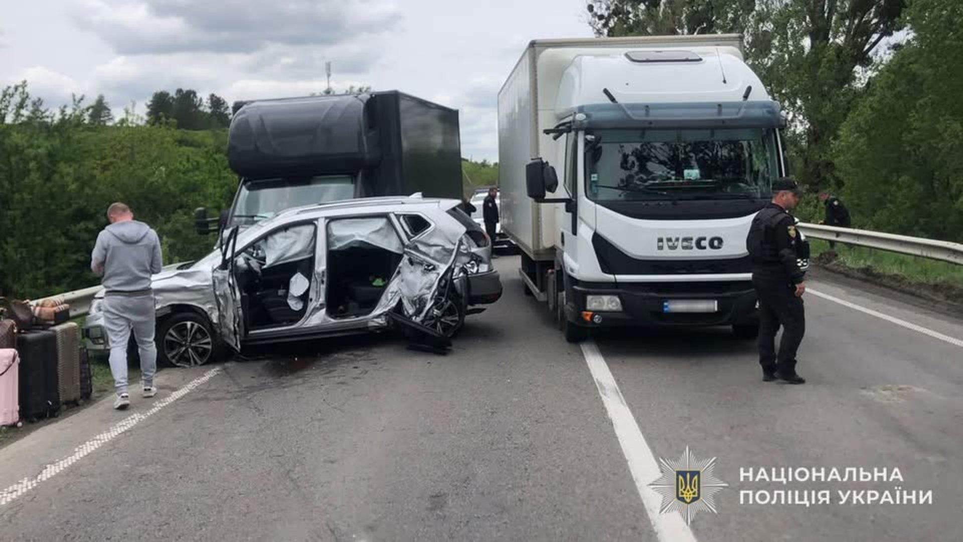 Фото до матеріалу: Масштабне ДТП на автодорозі «Київ-Чоп»: зіткнулося п'ять автомобілів, травмувалася жінка
