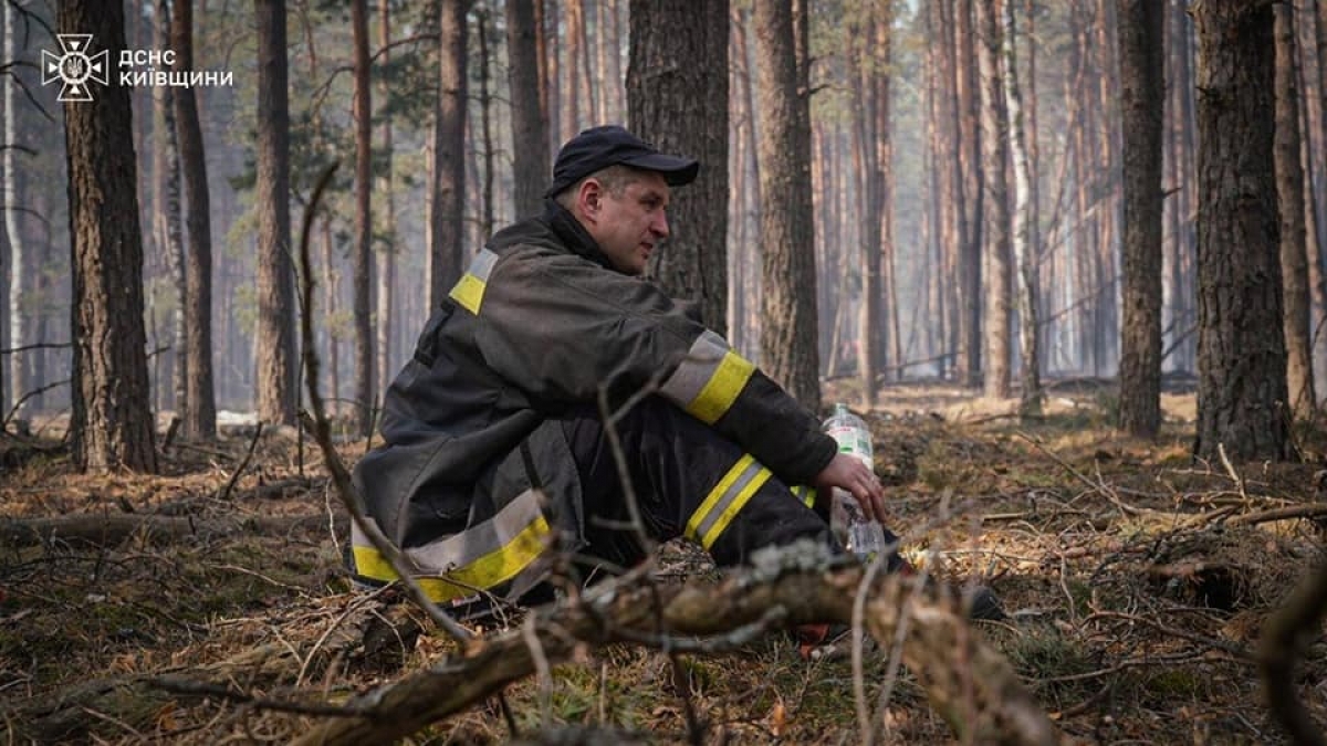 Фото до матеріалу: ✙ У Чорнобильській зоні відчуження - масштабна лісова пожежа, площею понад 1100 га (ФОТО, ВІДЕО) ✙
