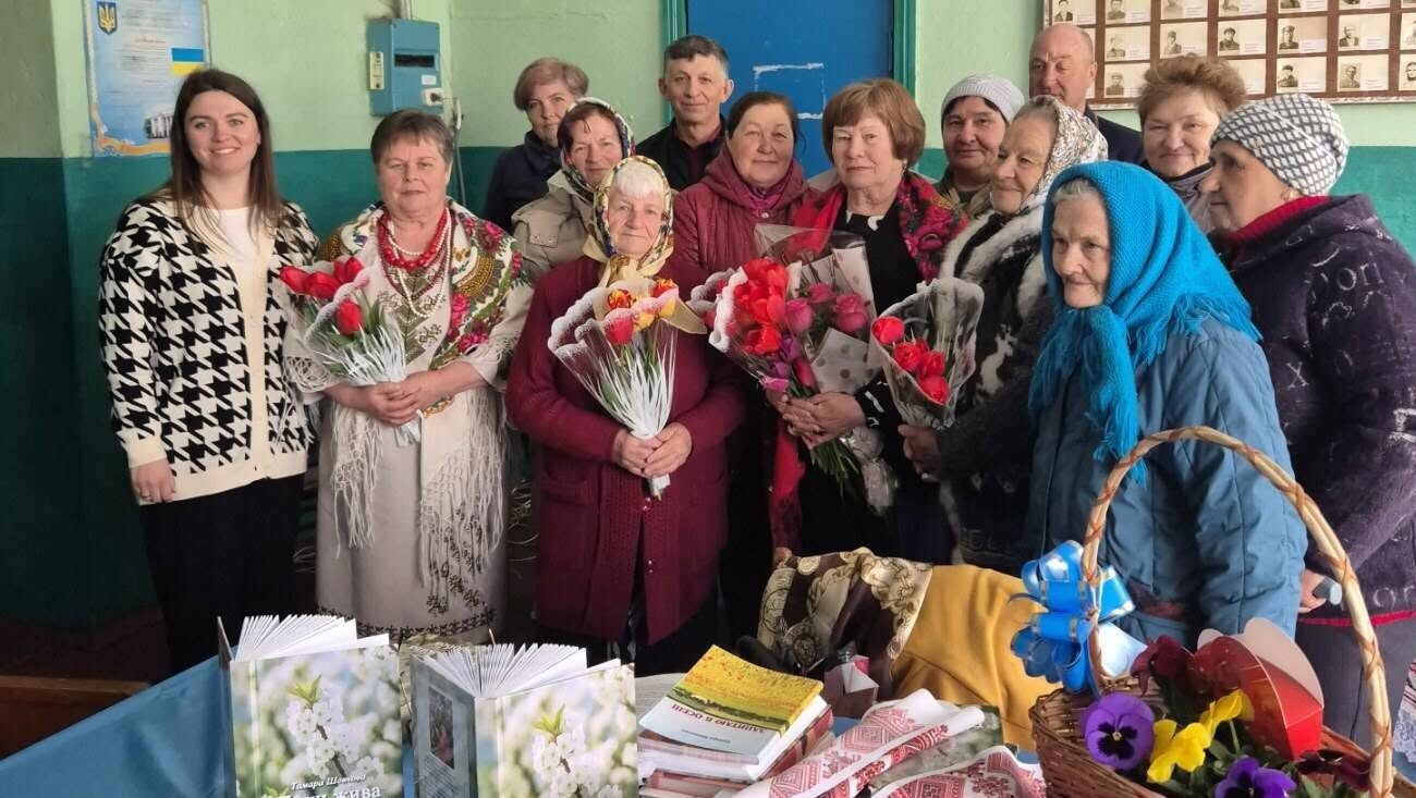 Фото до матеріалу: На Калинопільщині презентували нову збірку віршів поетеси-землячки