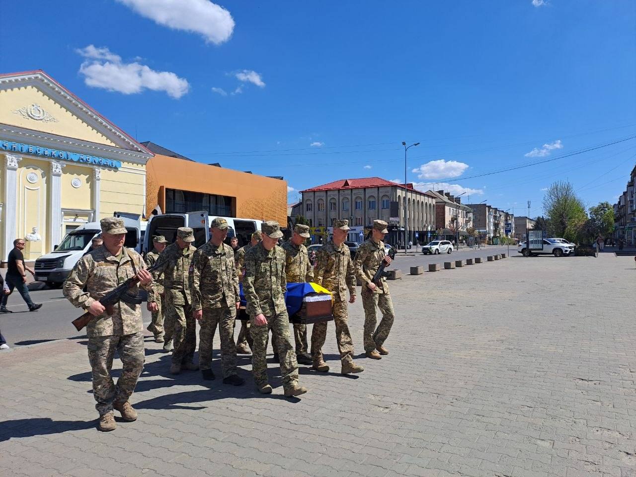 Фото до матеріалу: У Ковелі попрощалися із захисником Володимиром Карпуком