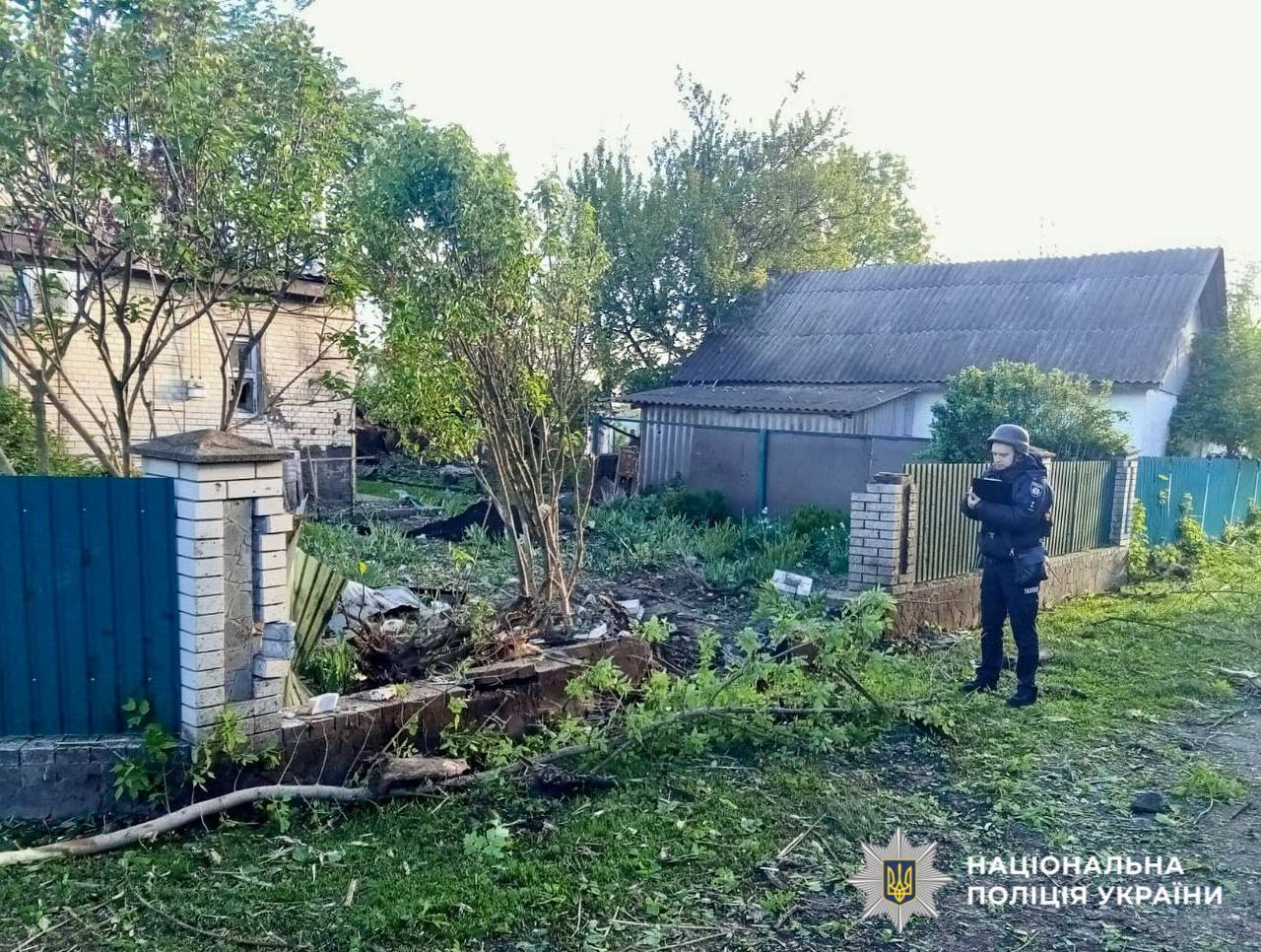 Фото до матеріалу: Уночі на Київщину завдали масовану атаку: постраждали сім осіб, зруйновані будинки