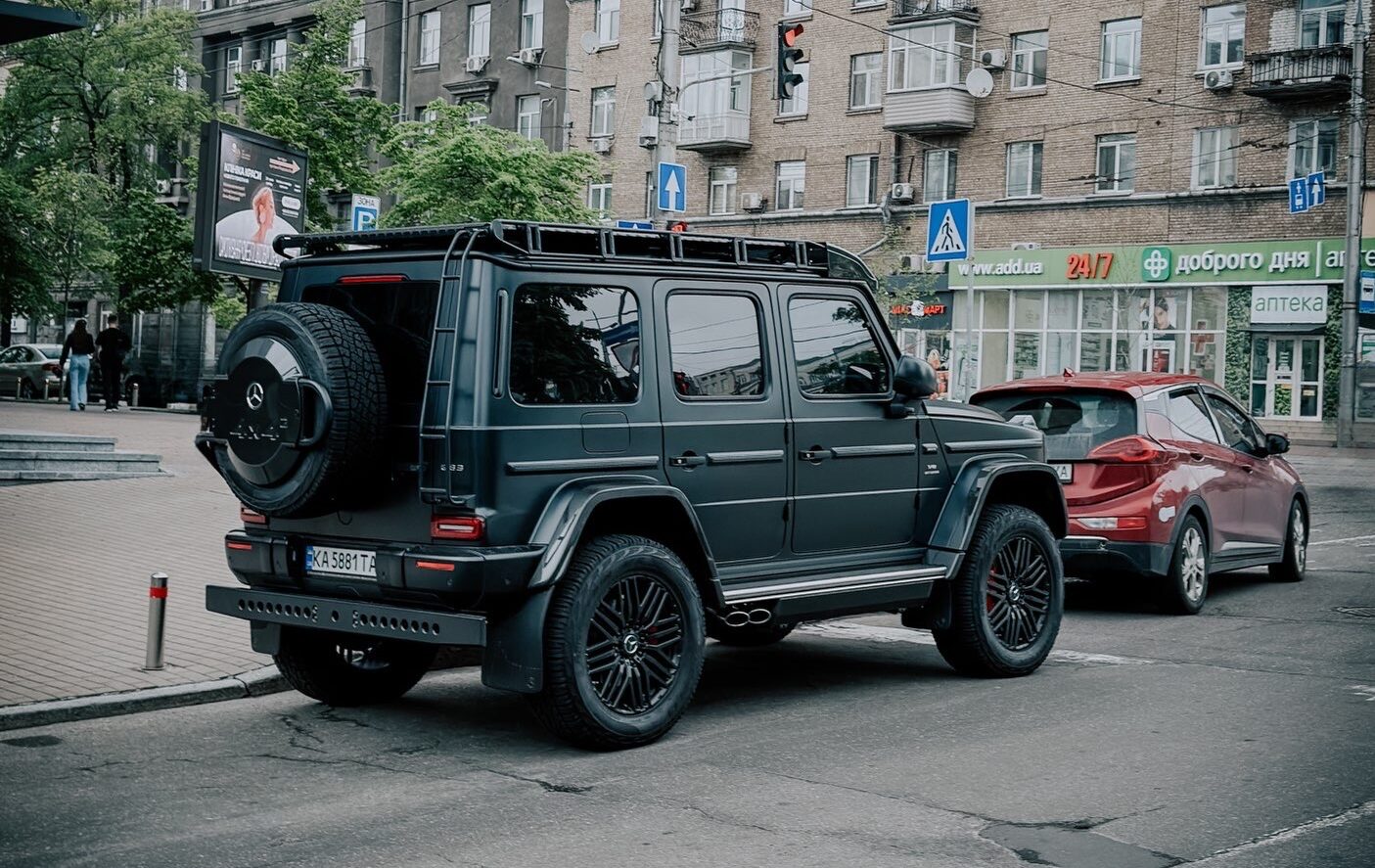 Фото до матеріалу: В Києві помітили один з найекстремальніших позашляховиків Mercedes-AMG G63 4x4²