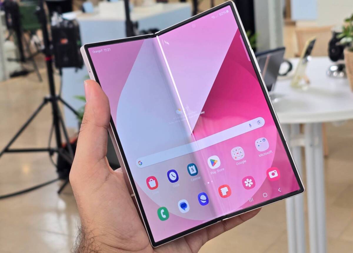 Фото до матеріалу: Samsung можуть заборонити продавати складні смартфони у США через позов від Lepton