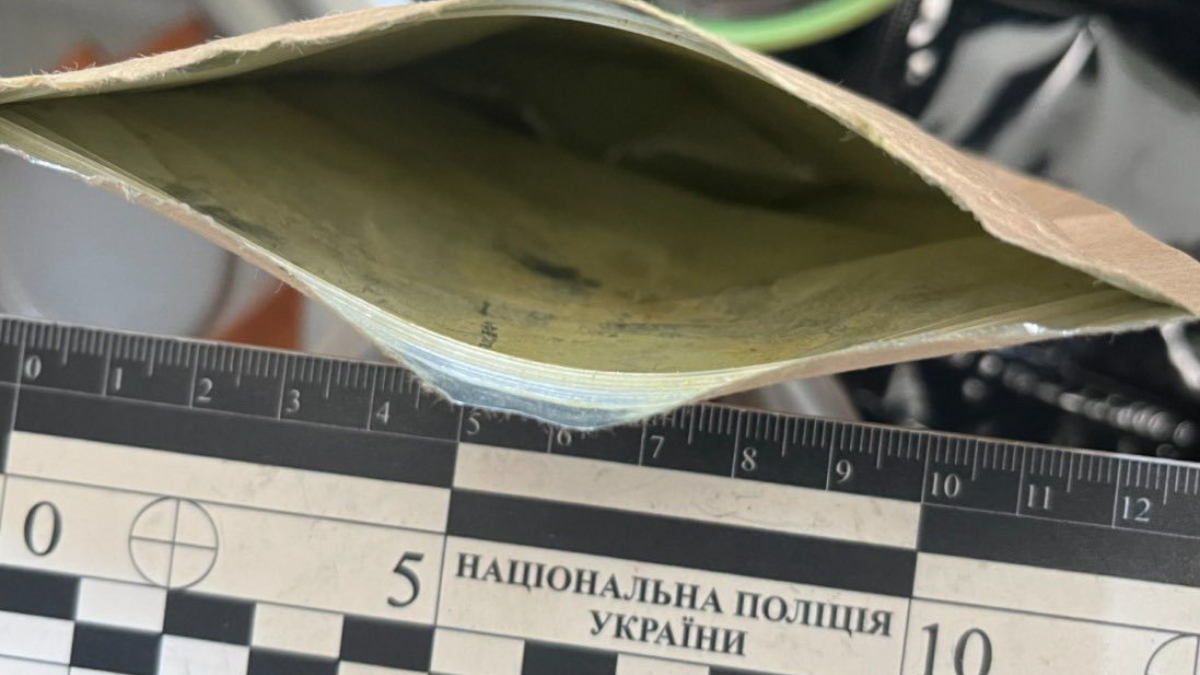 Фото до матеріалу: Подрібнене листя рослини: 14 молодих людей на Прикарпатті заарештовані за незаконний обіг «наркотичного чаю"