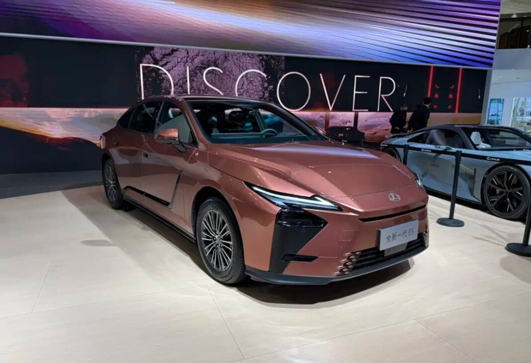 Фото до матеріалу: Новий Lexus ES представили офіційно: що змінилося в популярному седані