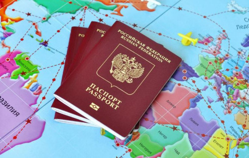 Фото до матеріалу: Колишнього посла Італії затримали за продаж віз росіянам