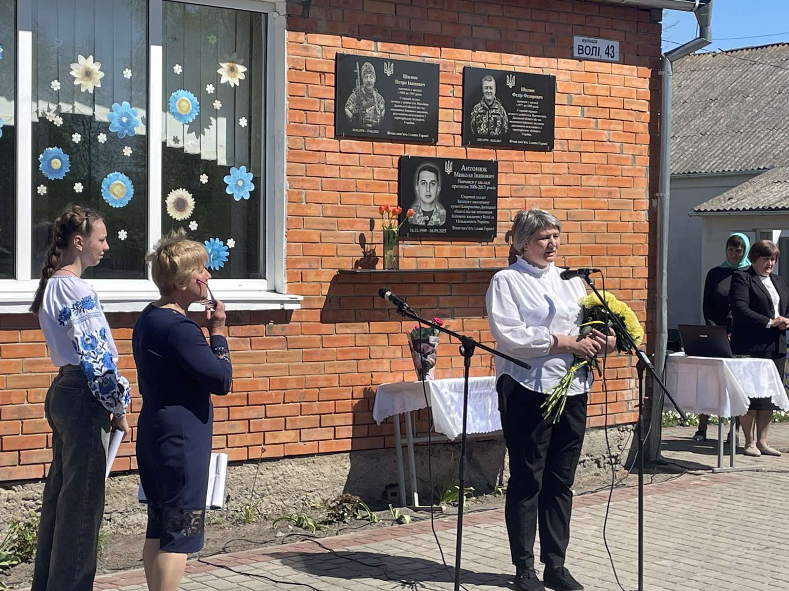 Фото до матеріалу: У селі Текля вшанували пам'ять загиблого захисника Миколи Антонюка