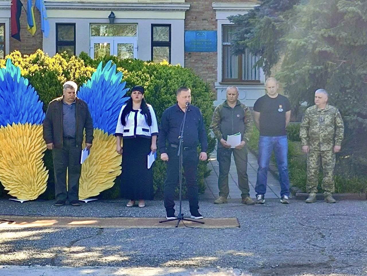 Фото до матеріалу: У Казанківській громаді відкрили меморіал «53 обличчя, 53 долі» на честь зниклих безвісти захисників