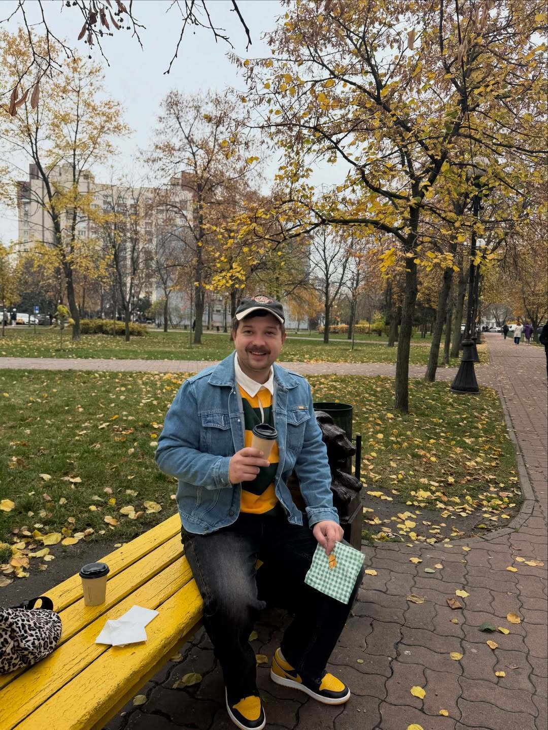 Фото до матеріалу: Леви на джипі розкрили правду про заробітки коміків, хейт та абсурдні витівки зірок
