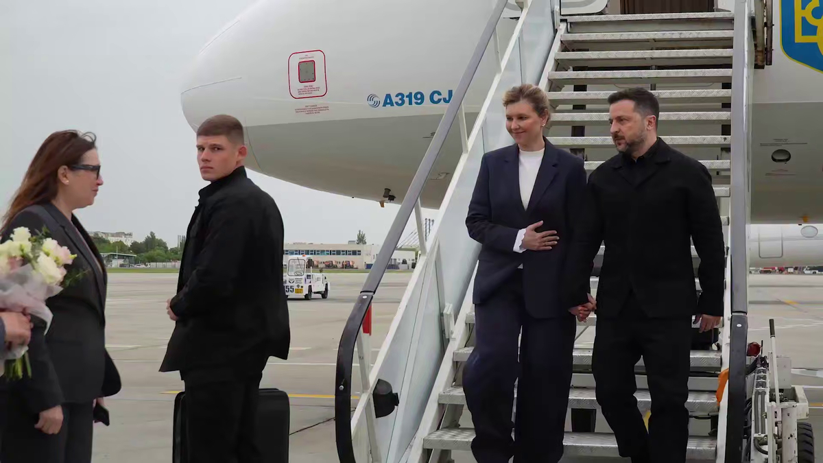 Фото до матеріалу: Zelensky Arrives in Romania for Bucharest Nine Summit