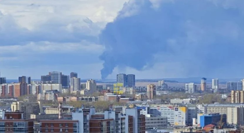 Фото до матеріалу: Удар по Пермі: супутникові знімки показали, що випалено 70% нафтоперекачувальної станції