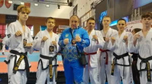 Фото до матеріалу: Олександр Усик повернеться на ринг навесні 2026 року: чемпіонський бій у Єгипті проти Ріко Верховена