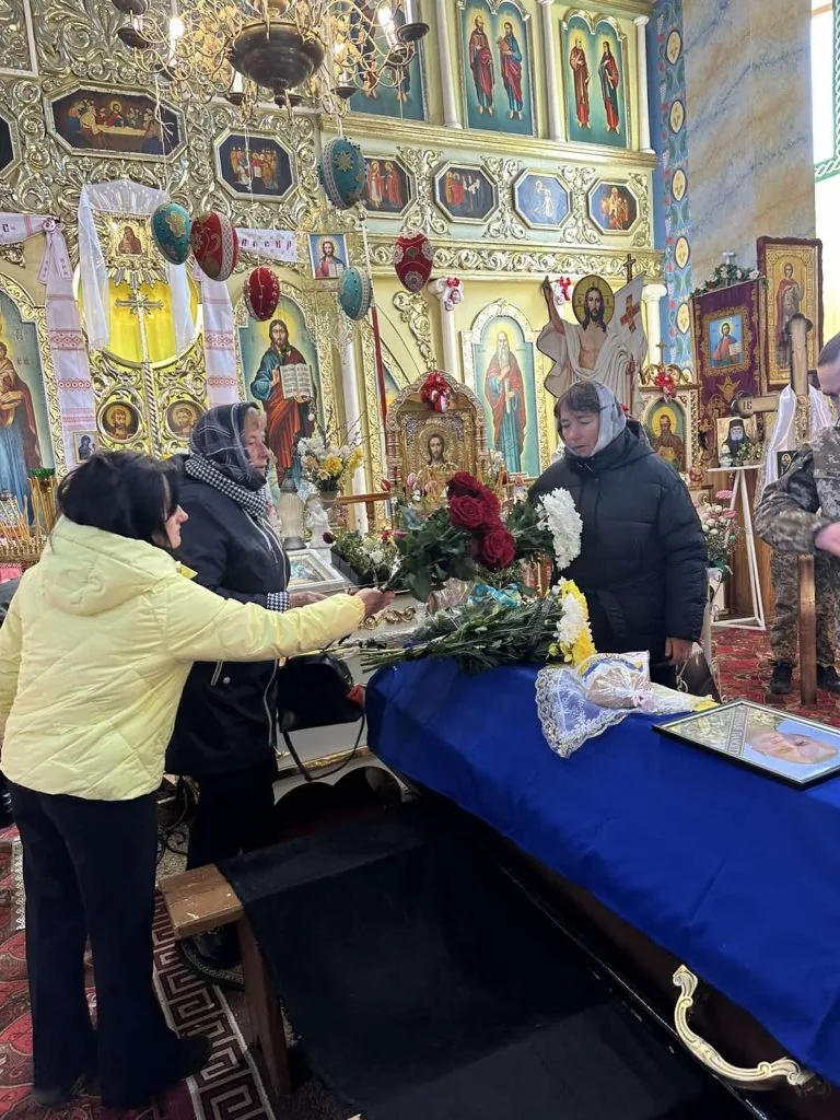 Фото до матеріалу: В Устилузькій громаді попрощалися із загиблим воїном Володимиром Троцюком