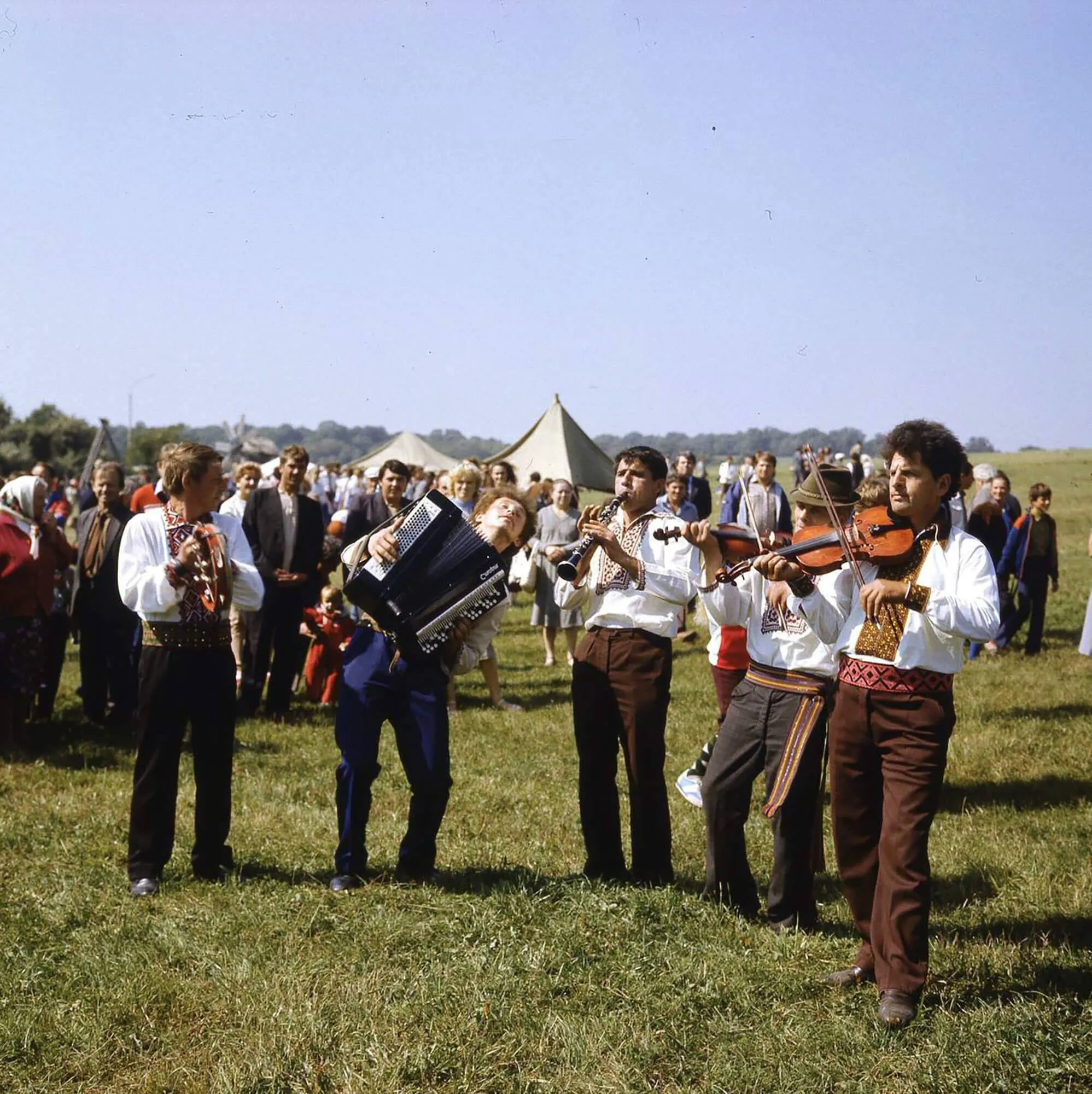 Фото до матеріалу: Київ 1980-90-х років: у Facebook опублікували рідкісні фото з приватного архіву