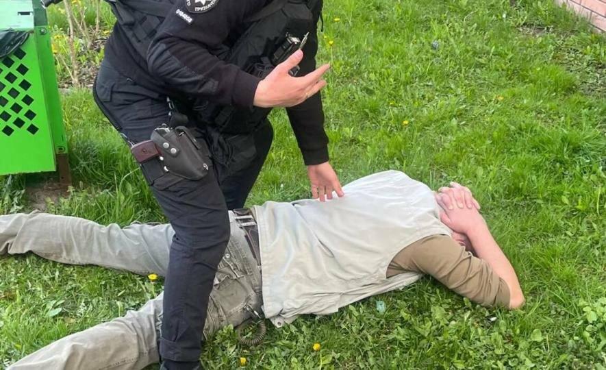 Фото до матеріалу: У парку «Відрадний» виявили бойову гранату: поліція вилучила небезпечний предмет