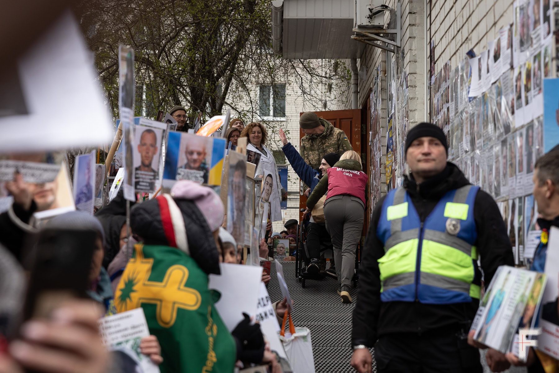 Фото до матеріалу: 182 українців повернулися з російського полону напередодні Великодня: історії родин, що чекали