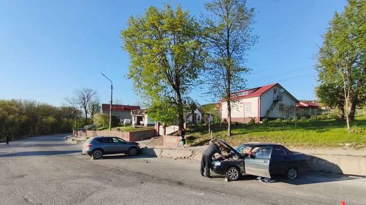 Фото до матеріалу: На Тернопільщині сталася ДТП: у аварії з Nissan Qashqai травмували троє людей