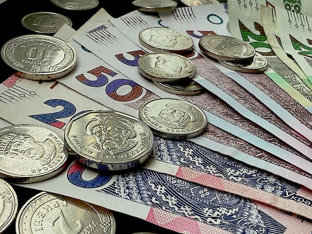 Фото до матеріалу: НБУ спрогнозував зростання зарплат і зниження безробіття