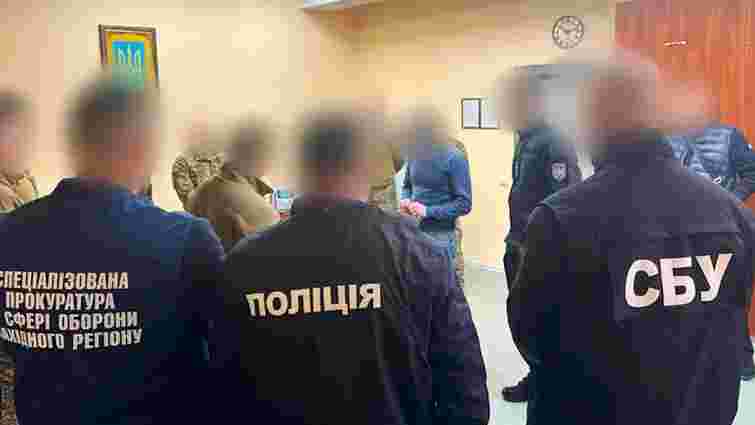 Фото до матеріалу: У Львові винесли вирок офіцерам, які замість служби дозволяли підлеглим працювати на СТО
