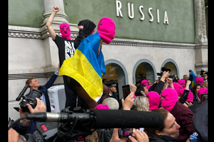 Фото до матеріалу: Єврокомісія загрожує Італії санкціями через російський павільйон у Венеції