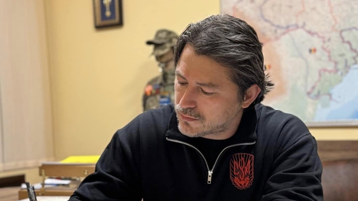Фото до матеріалу: Сергій Притула закликав волонтерів об'єднатися перед критичним відтоком