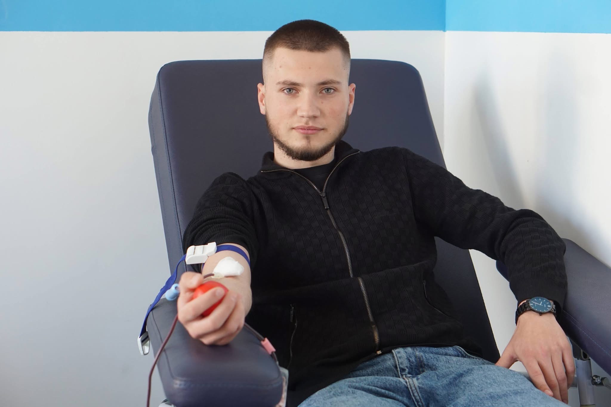 Фото до матеріалу: Податківці Івано-Франківщини здали 15 літрів крові для поранених військових