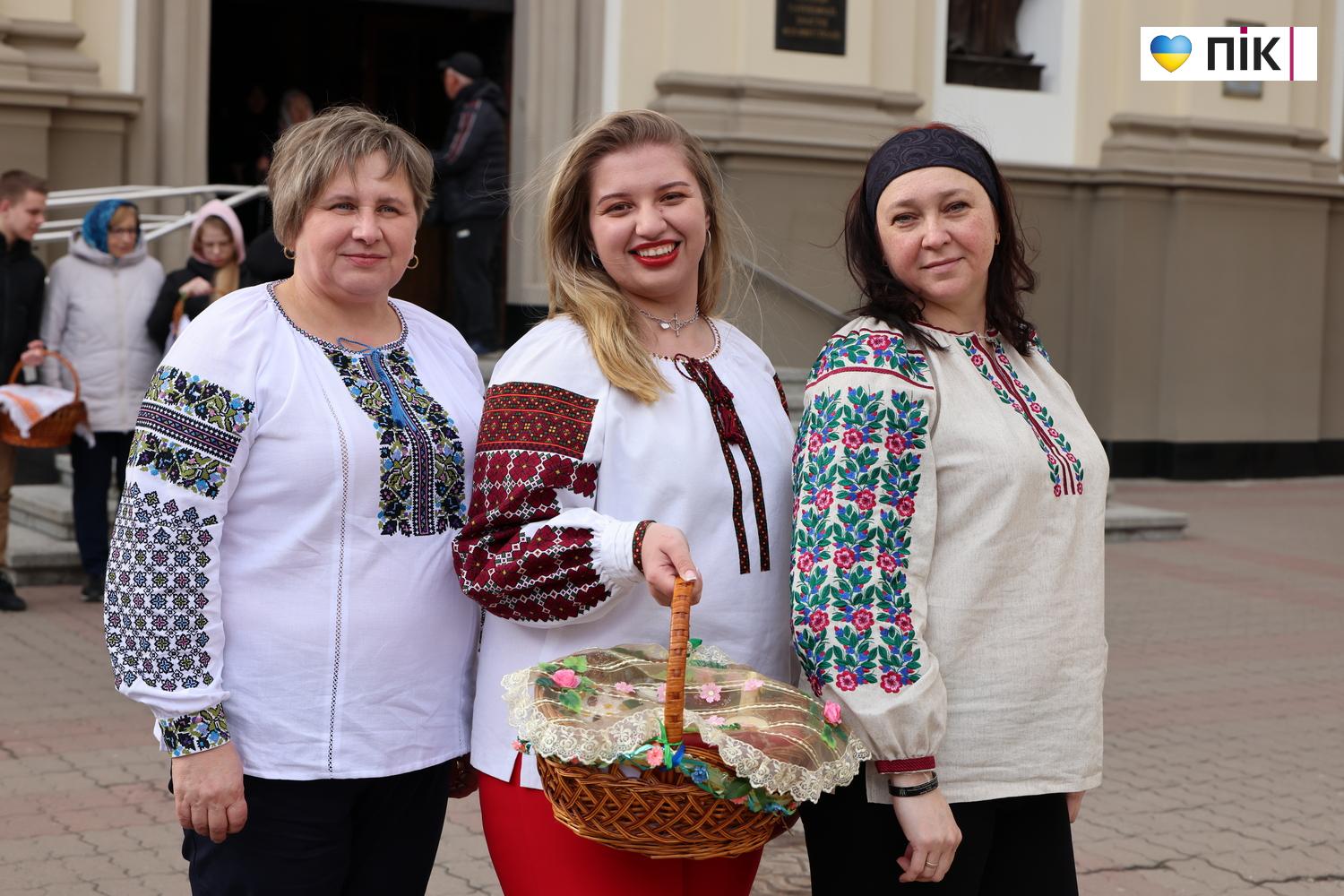 Фото до матеріалу: Велика субота у Івано-Франківську: освячення пасок та молитва за мир
