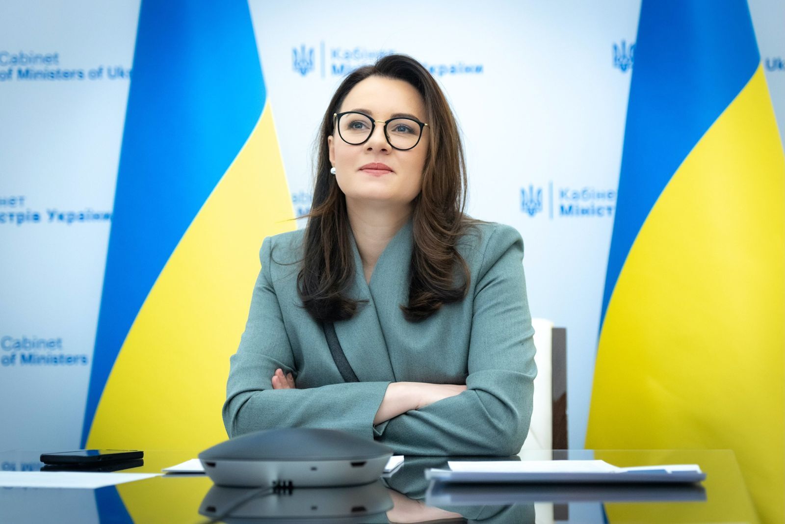 Фото до матеріалу: Жінки-держслужбовці зможуть виїжджати за кордон без обмежень