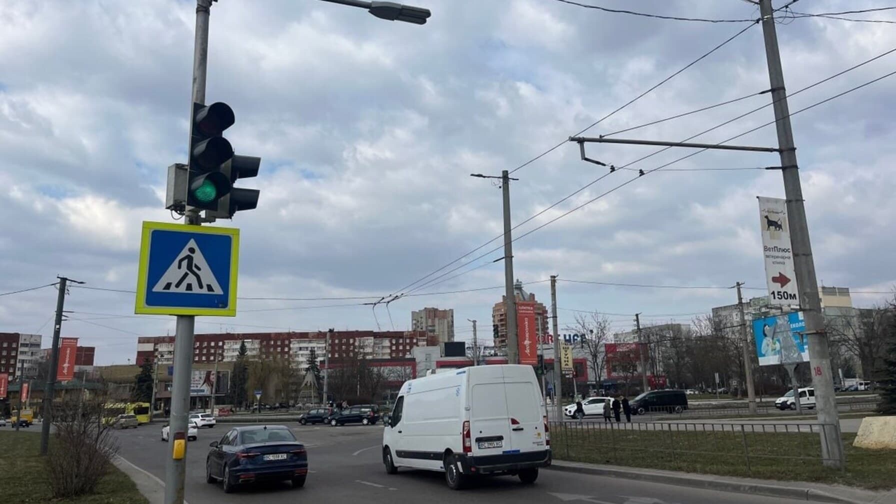 Фото до матеріалу: Тимчасові затори на Червоної Калини: світлофори вимкнуть на три дні