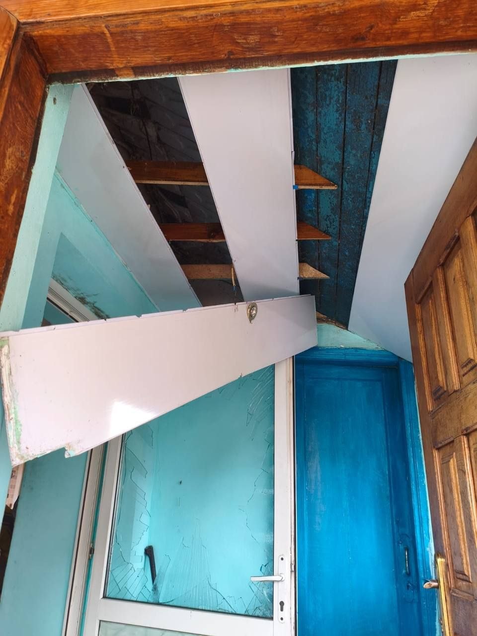 Фото до матеріалу: Російські дрони вдарили по Миколаївці на Сумщині: пожежа та пошкодження будинку