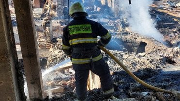 Фото до матеріалу: Пожар на гірськолижному курорті Закарпаття: знищено готель на горі Красія