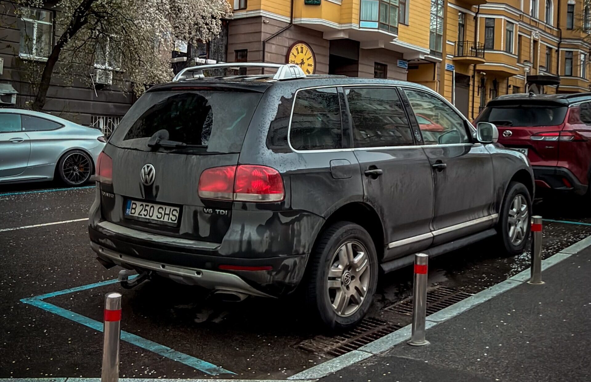 Фото до матеріалу: Рідкісний VW Touareg «Kong» помітили в Києві: один з 5 000 в світі