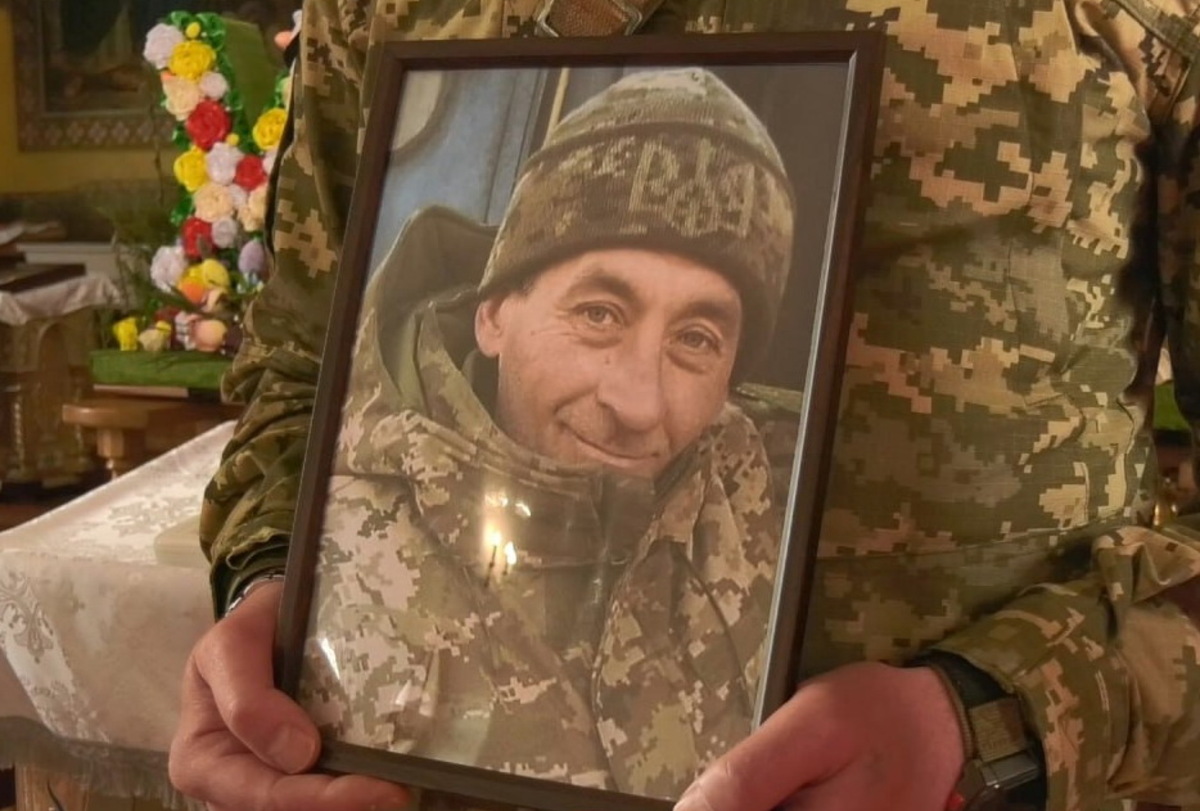 Фото до матеріалу: У Хмельницькому попрощалися з воїном Олександром Александровичем