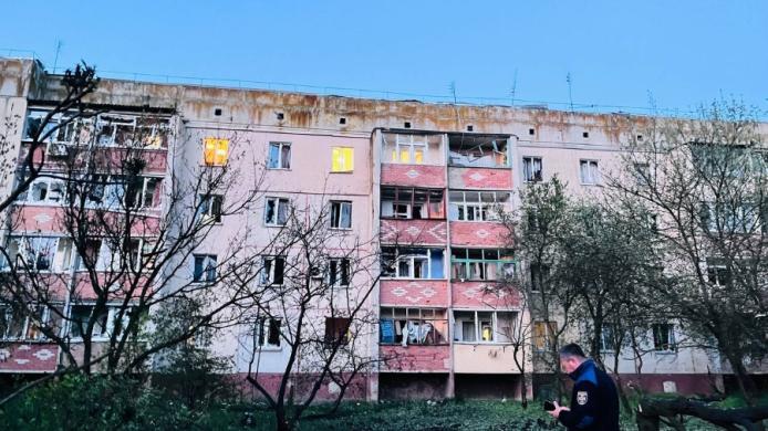 Фото до матеріалу: У Барвінкове влучили безпілотники: вибито понад 100 вікон, загиблих немає