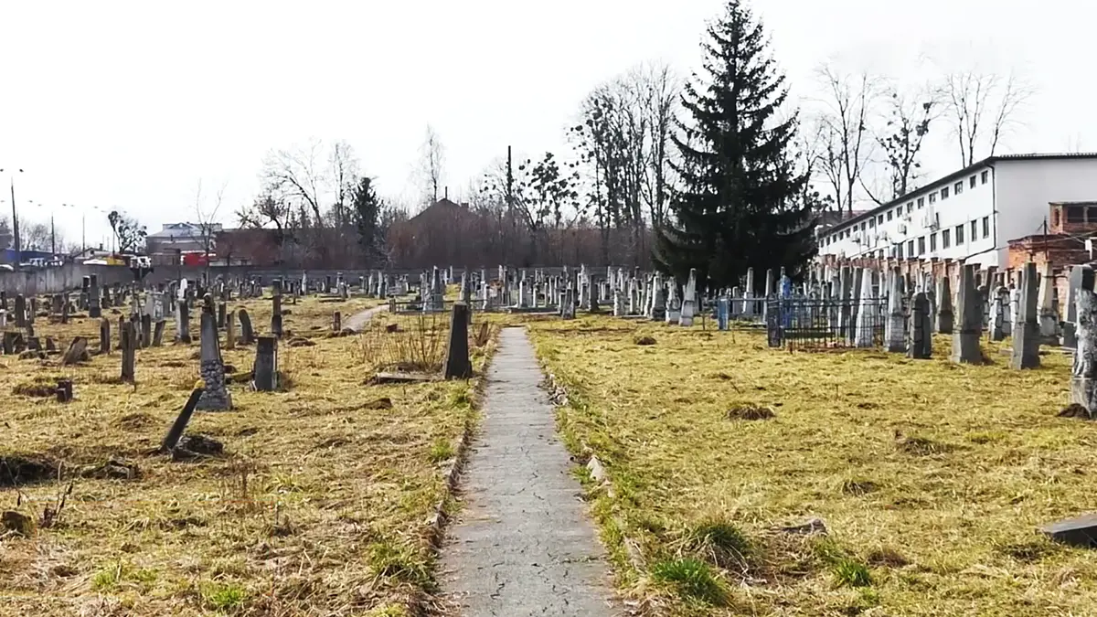 Фото до матеріалу: Історія в камені: у Хмельницькому розкрили таємниці єврейського сектору старого кладовища