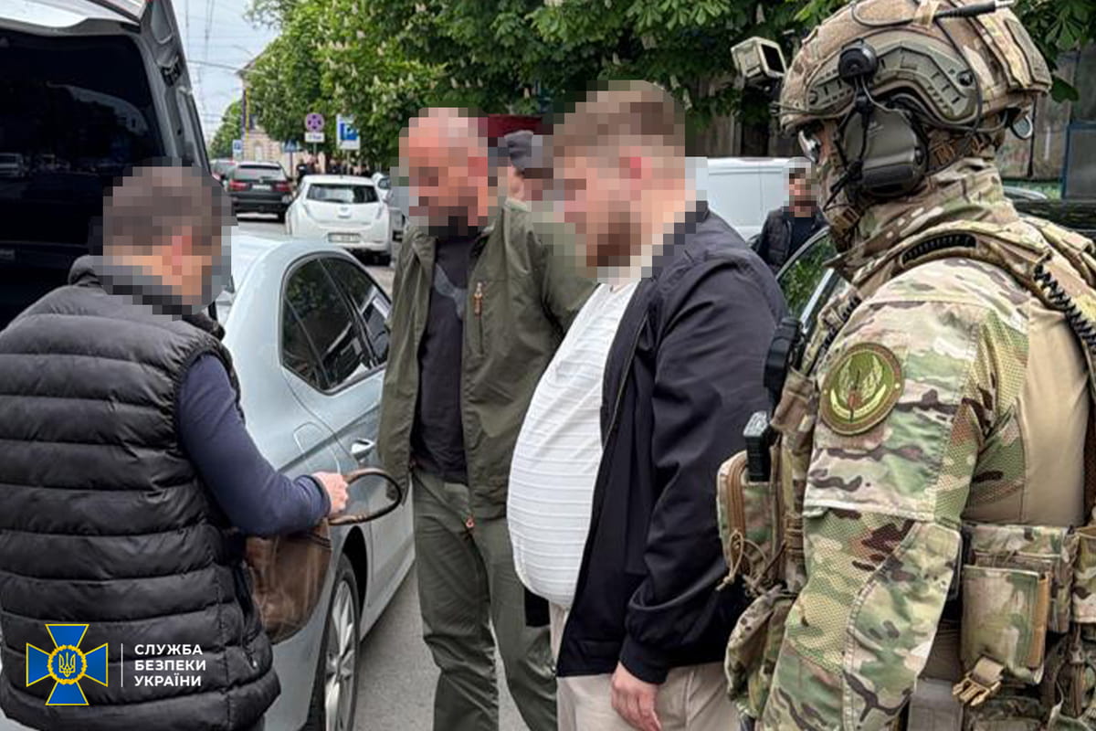 Фото до матеріалу: СБУ та ДБР затримали чотирьох зловмисників з незаконним збором зброї на 4 млн грн на Івано-Франківщині