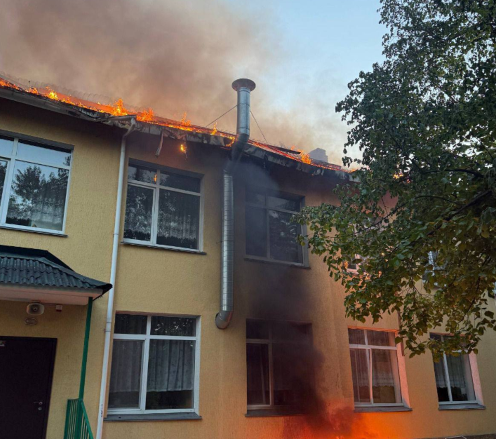 Фото до матеріалу: Фастівський район: пожежі та пошкодження житла після нічної атаки БпЛА