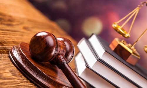 Фото до матеріалу: Суд арештував львів'янина, який взяв у заручники дитину, втекаючи від ТЦК