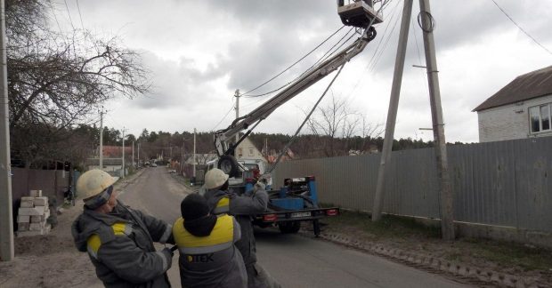 Фото до матеріалу: ДТЕК повернув світло 340 тисячам родин у Донеччині та Дніпропетровщині
