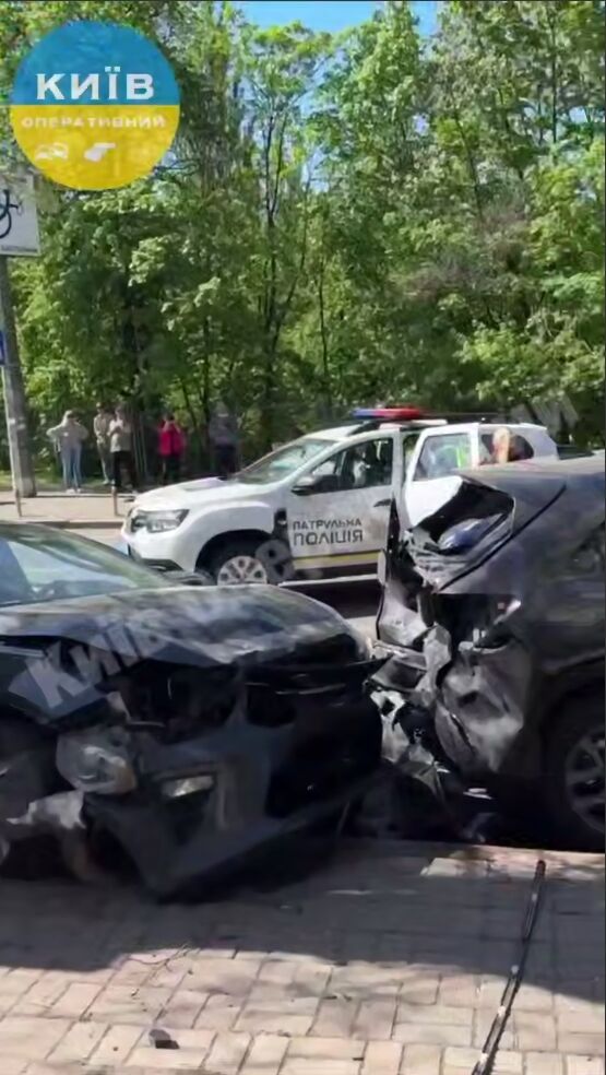 Фото до матеріалу: П'яний водій Maserati влаштував масову ДТП в Києві, тікаючи від поліції: є постраждалий