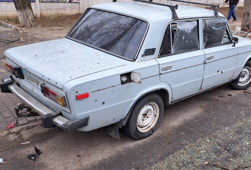 Фото до матеріалу: У Нікополі ворог обстріляв місто: п'ять постраждалих, серед них дитина