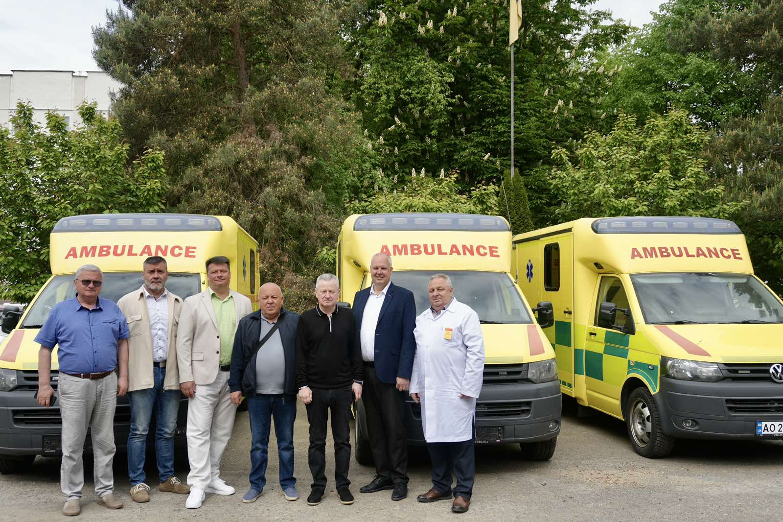 Фото до матеріалу: Тячівська громада отримала три нові швидкі від чеських партнерів