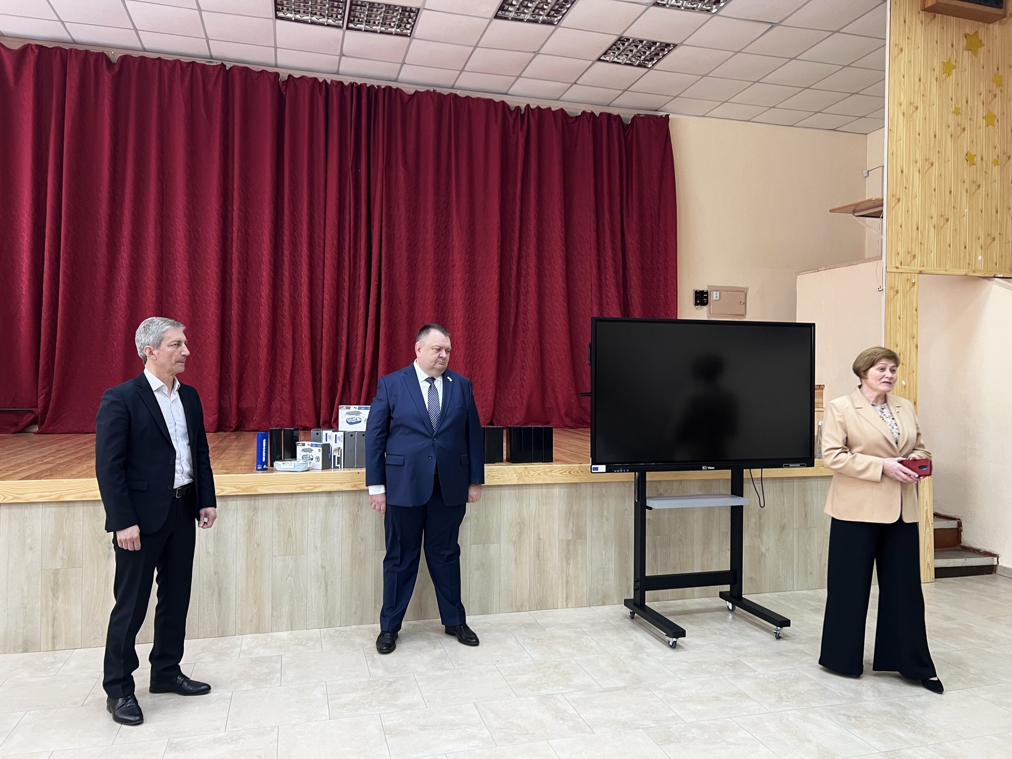 Фото до матеріалу: Майбутнє України очима дітей: переможці ковельського конкурсу малюнків вирушили у світ