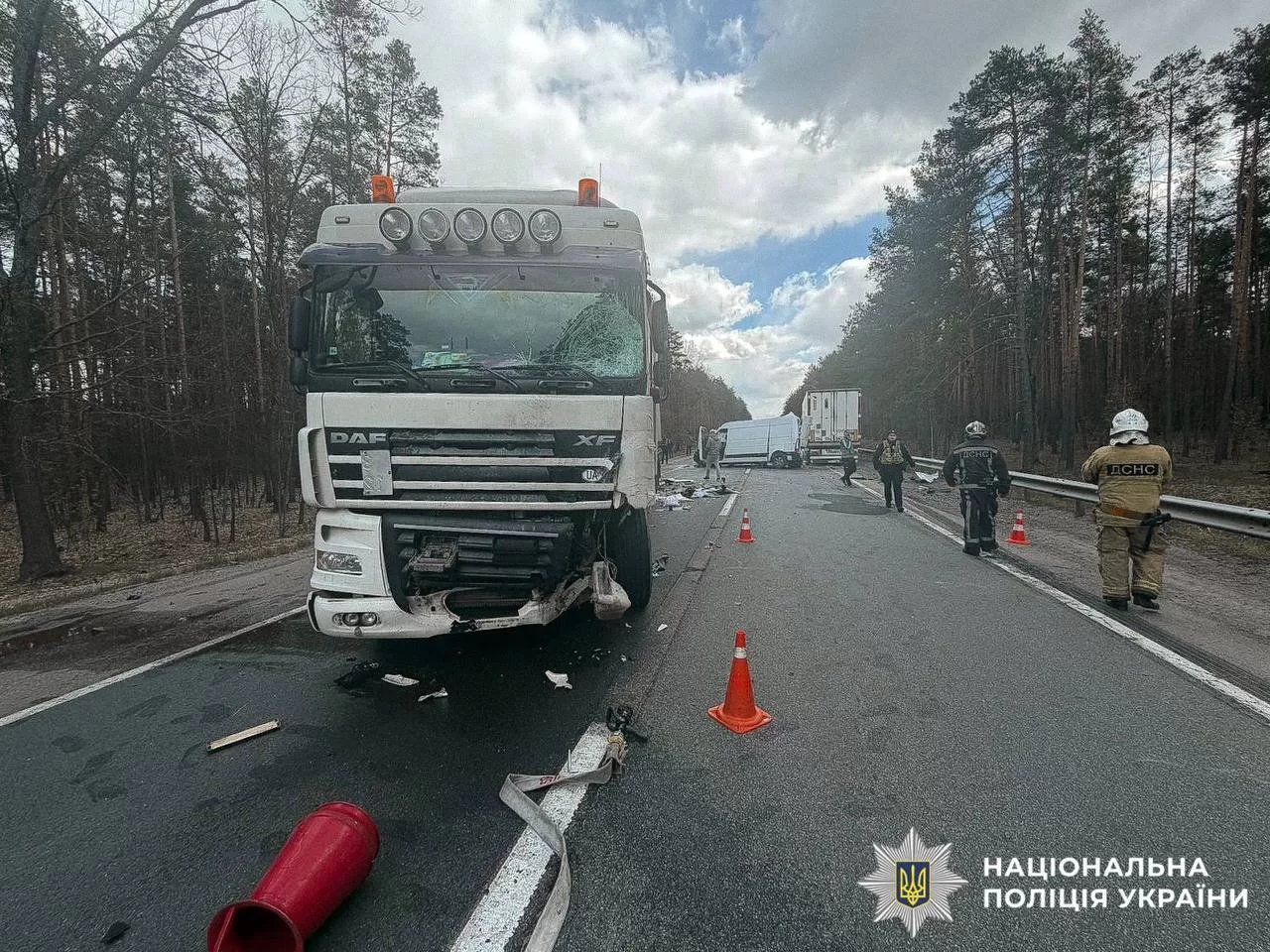 Фото до матеріалу: На Київщині у масовій ДТП постраждали п’ятеро людей