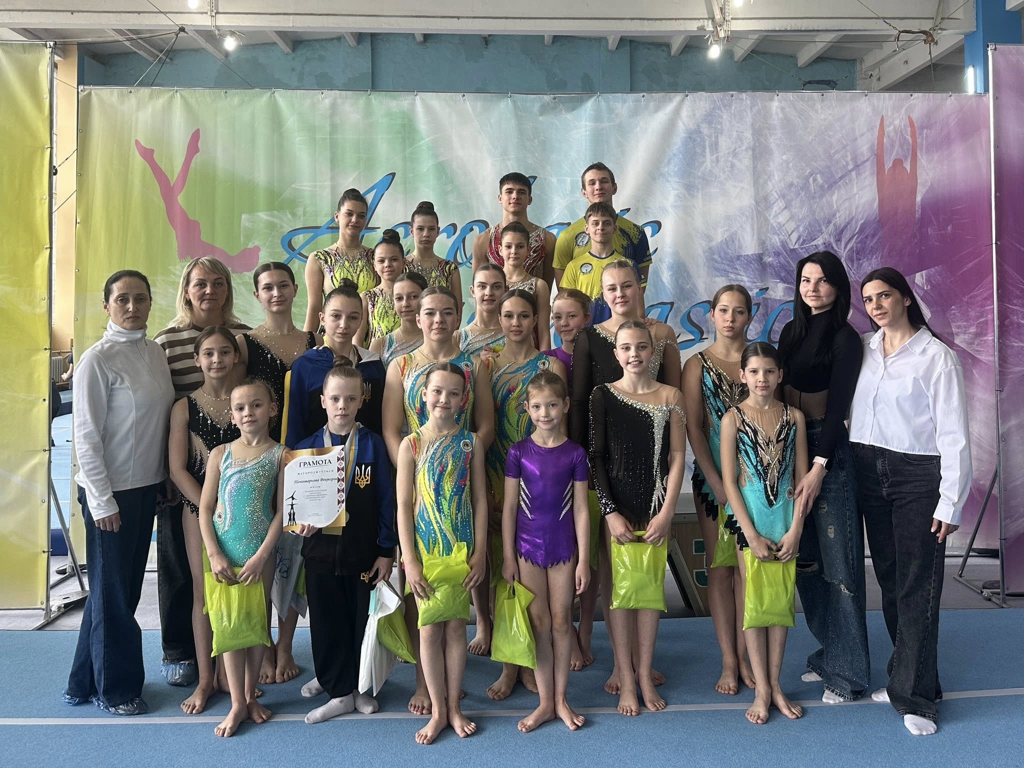 Фото до матеріалу: Кам'янські акробати повернулися з чемпіонату України з новими силами