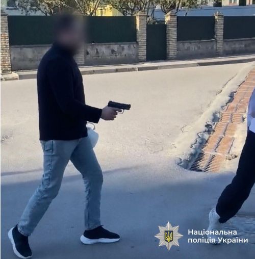 Фото до матеріалу: У Кутківцях чоловік на вулиці погрожував зброєю
