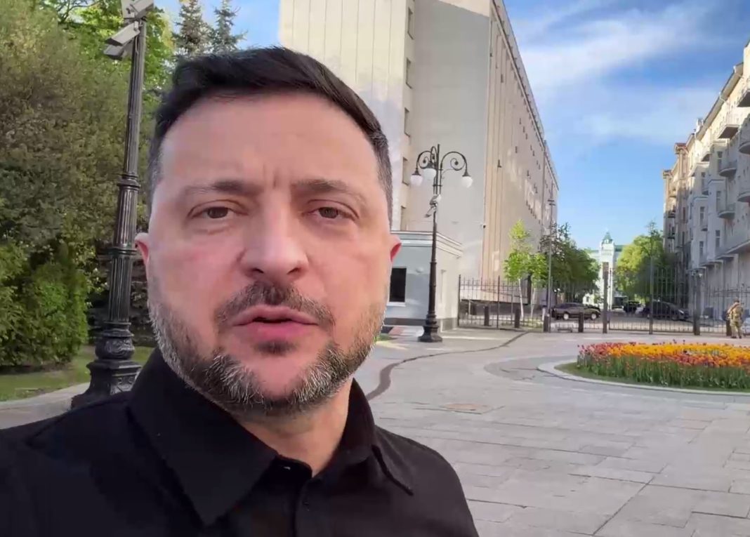 Фото до матеріалу: Зеленський закликав іноземців не відвідувати парад 9 травня в Москві