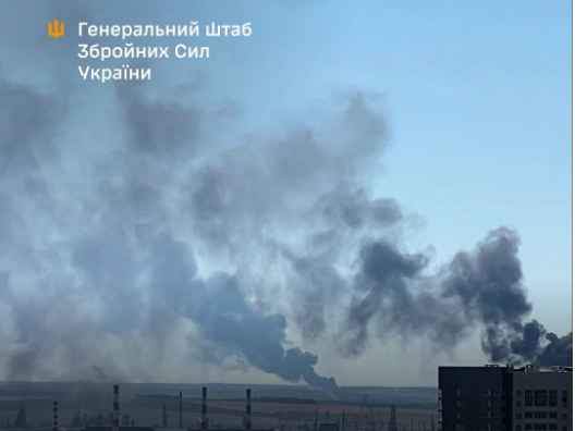 Фото до матеріалу: Масштабна пожежа на російському нафтозаводі в Пермі: деталі удару ЗСУ
