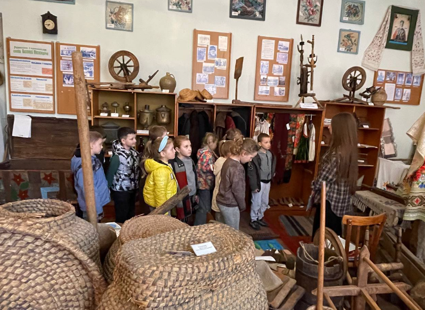 Фото до матеріалу: Жива історія в Великомежиріччі: школярі провели театралізовані екскурсії в музеї «Берегиня»